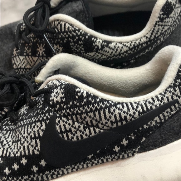 Women’s Nike Fleece Roshe - Picture 5 of 8